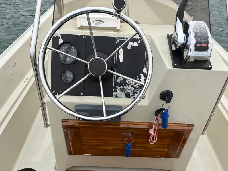 Slide: The Image of Boston Whaler 17 Montauk 1990 - 15