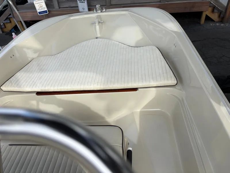 Slide: The Image of Boston Whaler 17 Montauk 1990 - 22