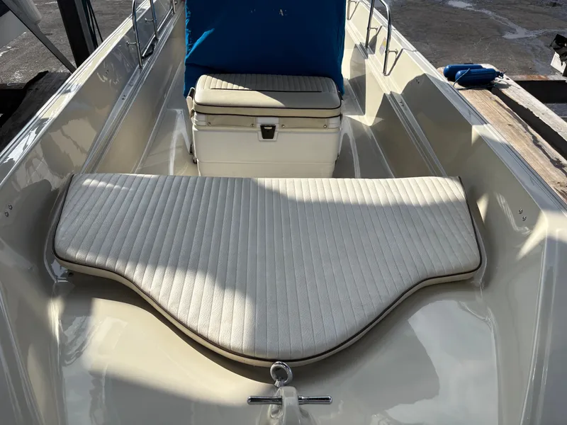 Slide: The Image of Boston Whaler 17 Montauk 1990 - 23