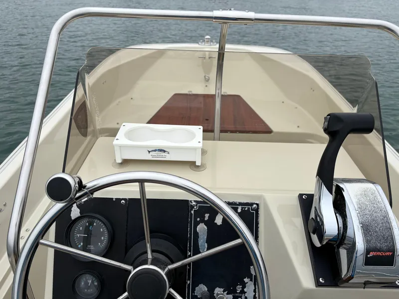 Slide: The Image of Boston Whaler 17 Montauk 1990 - 24
