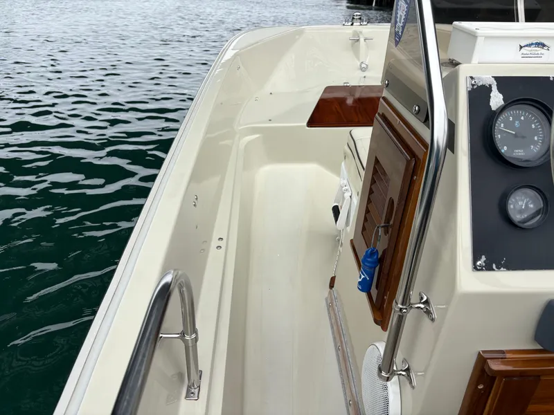 Slide: The Image of Boston Whaler 17 Montauk 1990 - 25