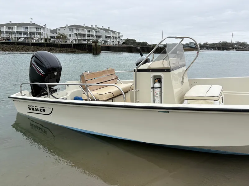 Slide: The Image of Boston Whaler 17 Montauk 1990 - 26