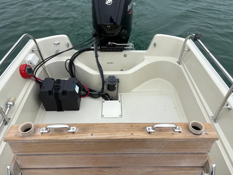 Slide: The Image of Boston Whaler 17 Montauk 1990 - 28