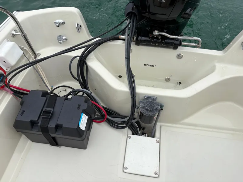 Slide: The Image of Boston Whaler 17 Montauk 1990 - 29