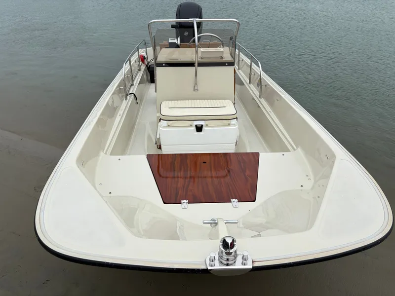 Slide: The Image of Boston Whaler 17 Montauk 1990 - 3