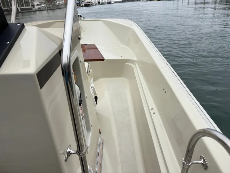 Slide: The Image of Boston Whaler 17 Montauk 1990 - 31
