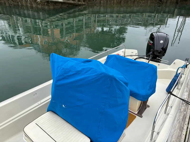 Slide: The Image of Boston Whaler 17 Montauk 1990 - 36