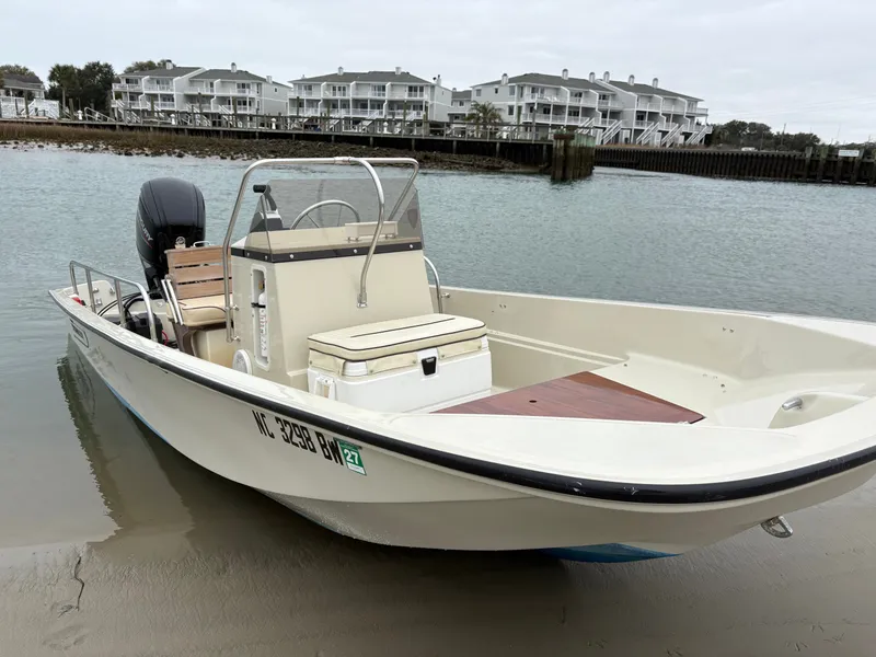 Slide: The Image of Boston Whaler 17 Montauk 1990 - 5