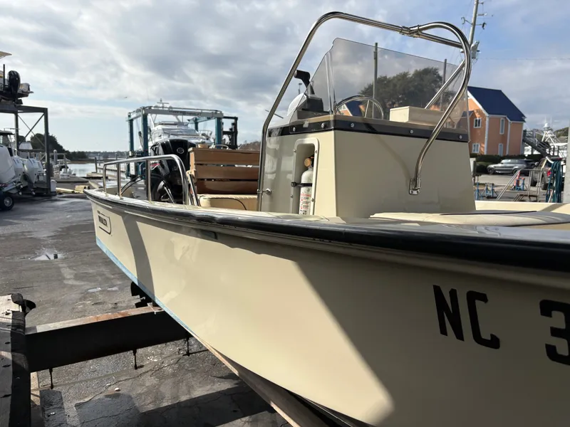 Slide: The Image of Boston Whaler 17 Montauk 1990 - 8