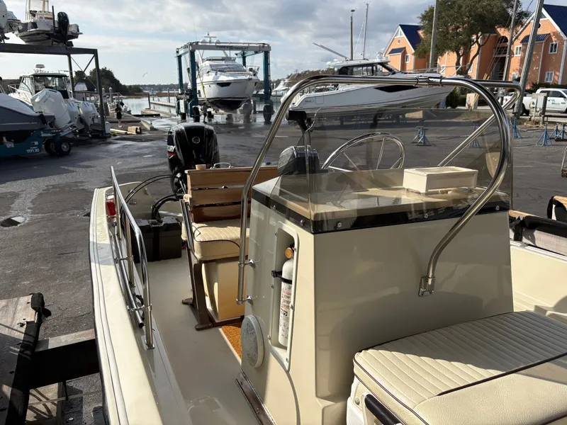 Slide: The Image of Boston Whaler 17 Montauk 1990 - 9