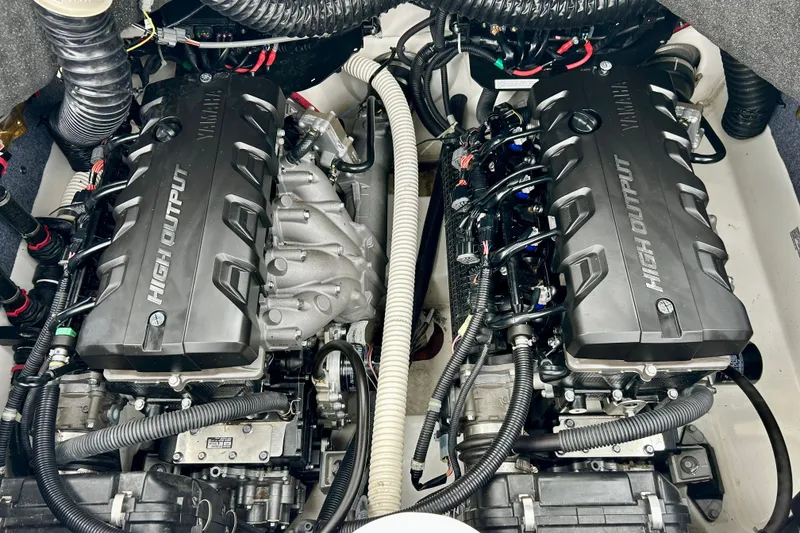 Slide: The Image of 2018 Yamaha Boats 242X high output engines in engine compartment. - 14
