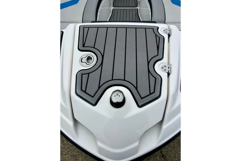 Slide: The Image of 2018 Yamaha Boats 242X deck with sleek design and modern detailing. - 16