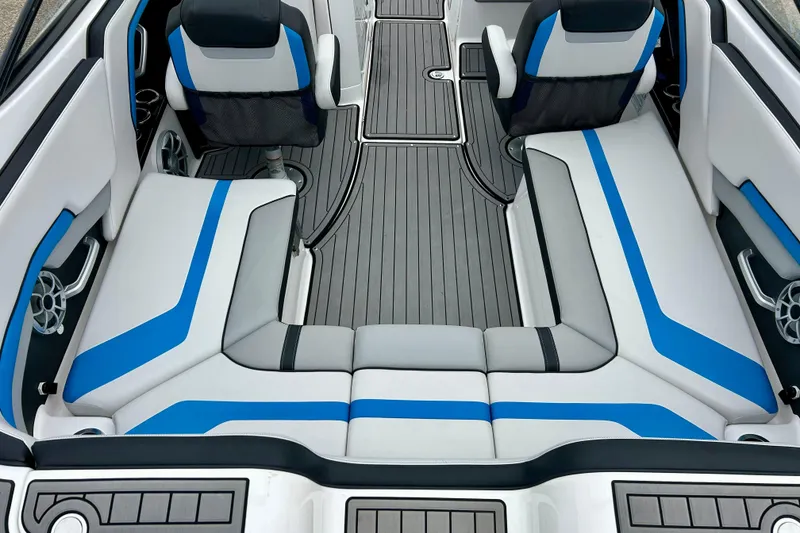 Slide: The Image of 2018 Yamaha Boats 242X interior with blue and white seating, modern design. - 19