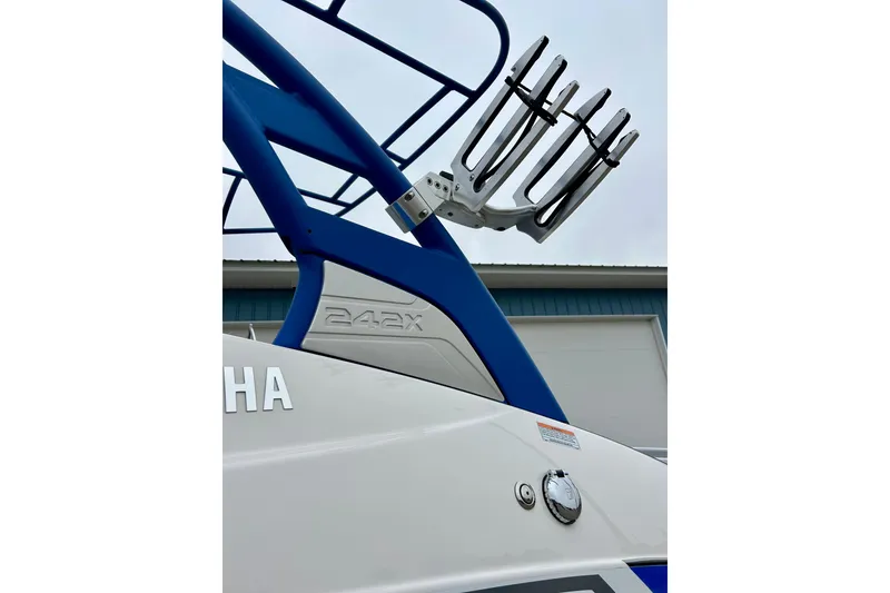 Slide: The Image of 2018 Yamaha Boats 242X with blue tower and wakeboard rack. - 34