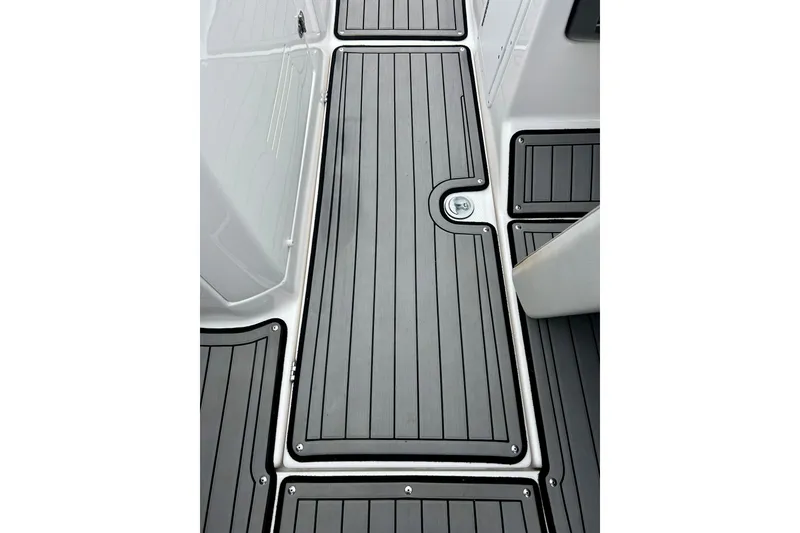 Slide: The Image of Yamaha Boats 242X 2018 model deck with sleek, modern design and durable materials. - 35