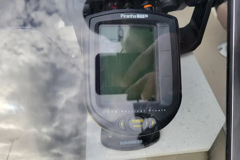 Slide: The Image of Fish finder on 2005 Lowe Fish & Ski 165 boat, Piranha MAX20 model. - 14
