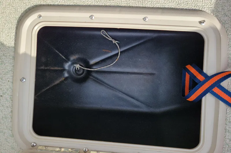 Slide: The Image of Hatch cover of 2005 Lowe Fish & Ski 165 boat with rope and strap. - 21