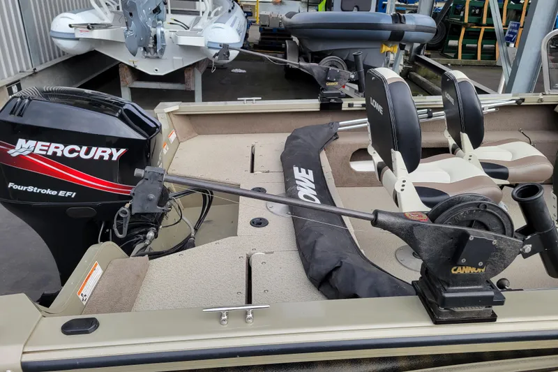 Slide: The Image of 2005 Lowe Fish & Ski 165 boat with Mercury FourStroke EFI engine and Cannon equipment. - 9