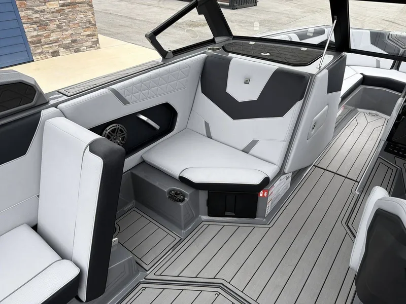 Slide: The Image of Nautique GS24 2026 - 26