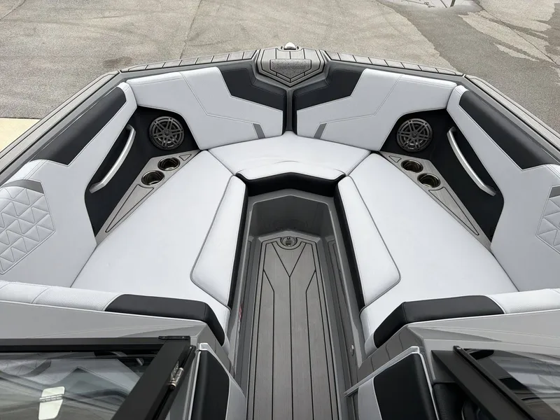 Slide: The Image of Nautique GS24 2026 - 8