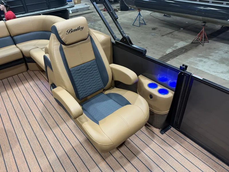 Slide: The Image of Bentley Pontoons Elite 223 Admiral Quad Lounge Tritoon 2026 - 12