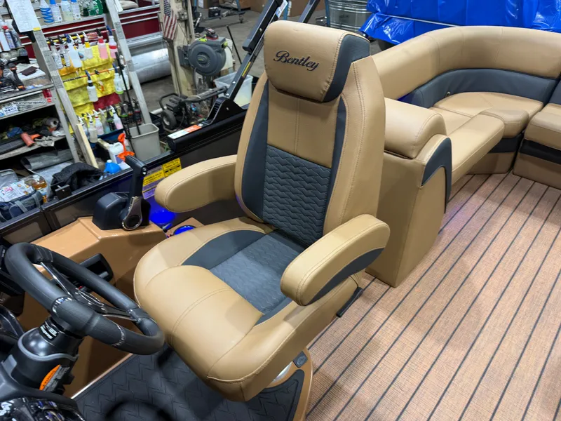 Slide: The Image of Bentley Pontoons Elite 223 Admiral Quad Lounge Tritoon 2026 - 14