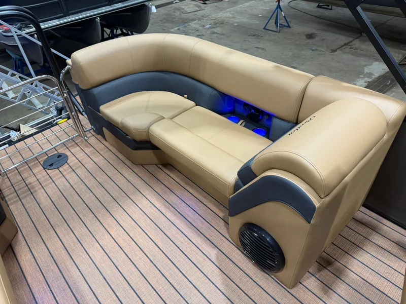Slide: The Image of Bentley Pontoons Elite 223 Admiral Quad Lounge Tritoon 2026 - 22