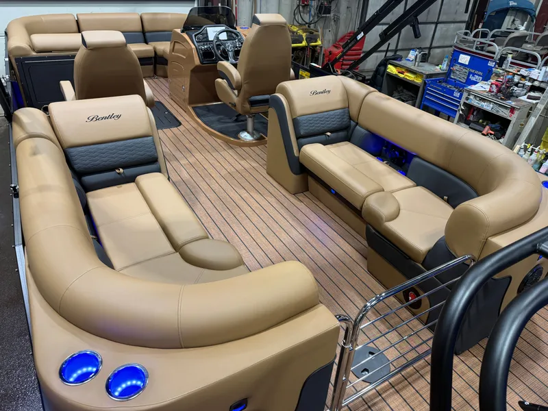 Slide: The Image of Bentley Pontoons Elite 223 Admiral Quad Lounge Tritoon 2026 - 23