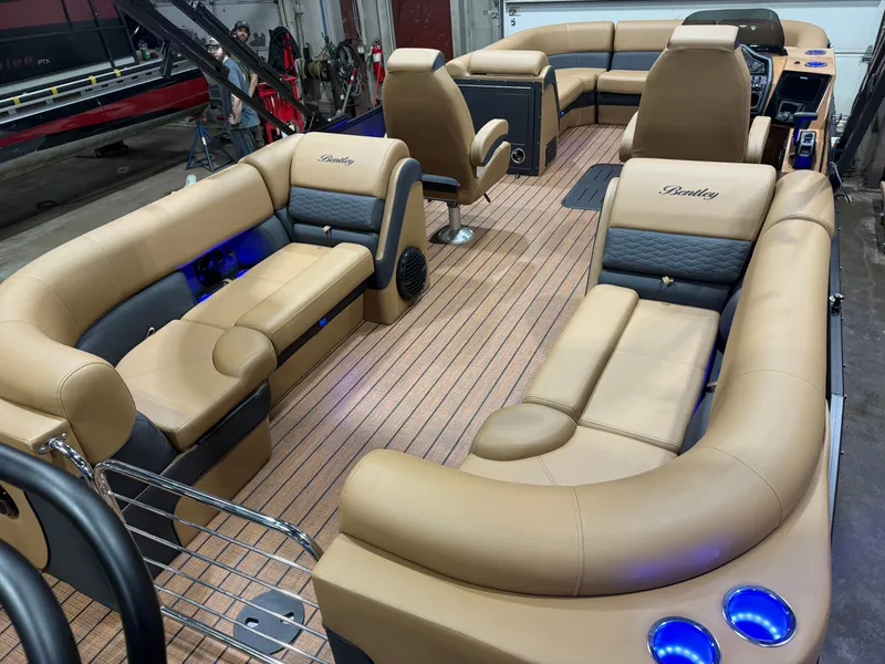 Slide: The Image of Bentley Pontoons Elite 223 Admiral Quad Lounge Tritoon 2026 - 24