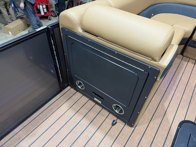 Slide: The Image of Bentley Pontoons Elite 223 Admiral Quad Lounge Tritoon 2026 - 28