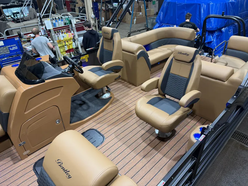 Slide: The Image of Bentley Pontoons Elite 223 Admiral Quad Lounge Tritoon 2026 - 3