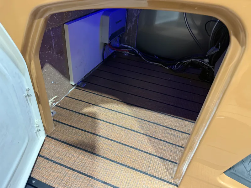 Slide: The Image of Bentley Pontoons Elite 223 Admiral Quad Lounge Tritoon 2026 - 31