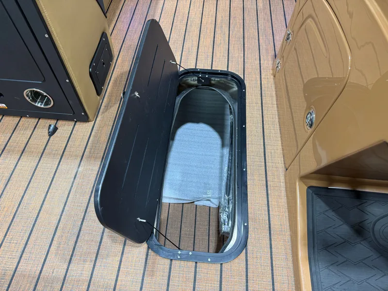 Slide: The Image of Bentley Pontoons Elite 223 Admiral Quad Lounge Tritoon 2026 - 32