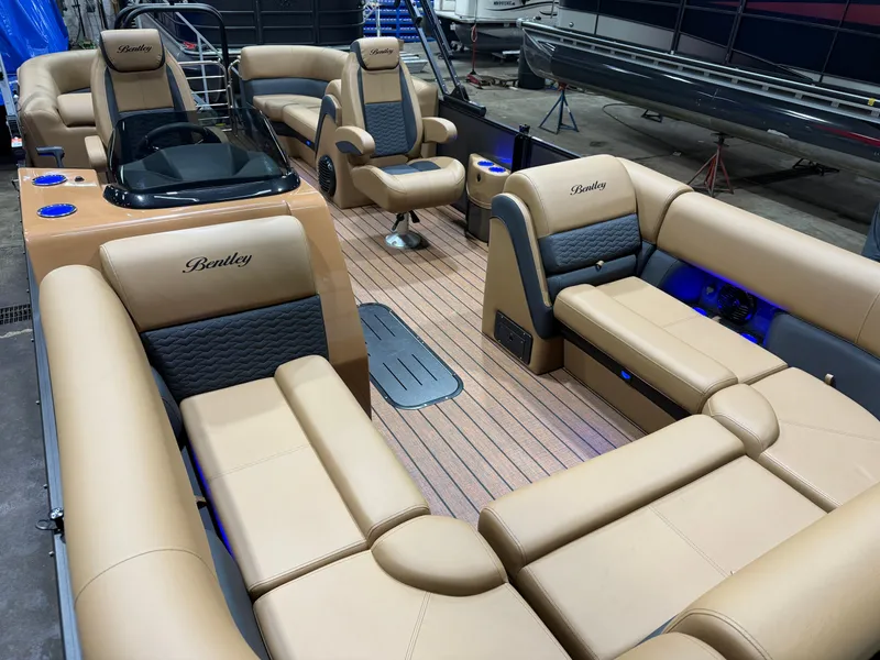 Slide: The Image of Bentley Pontoons Elite 223 Admiral Quad Lounge Tritoon 2026 - 34