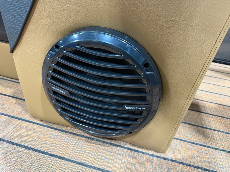 Slide: The Image of Bentley Pontoons Elite 223 Admiral Quad Lounge Tritoon 2026 - 36