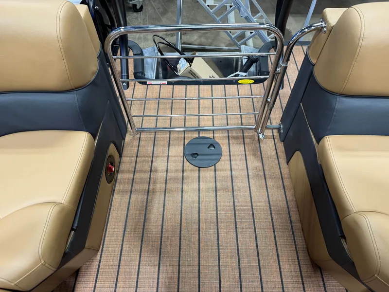 Slide: The Image of Bentley Pontoons Elite 223 Admiral Quad Lounge Tritoon 2026 - 38