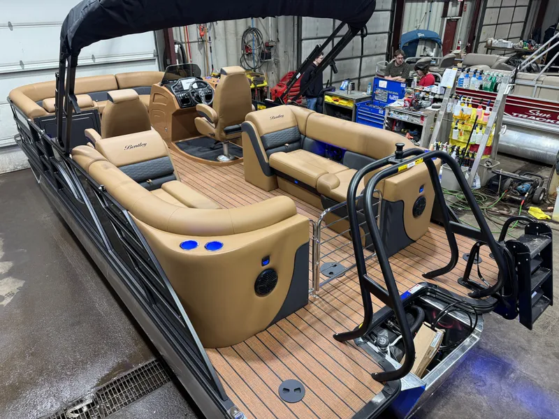Slide: The Image of Bentley Pontoons Elite 223 Admiral Quad Lounge Tritoon 2026 - 39