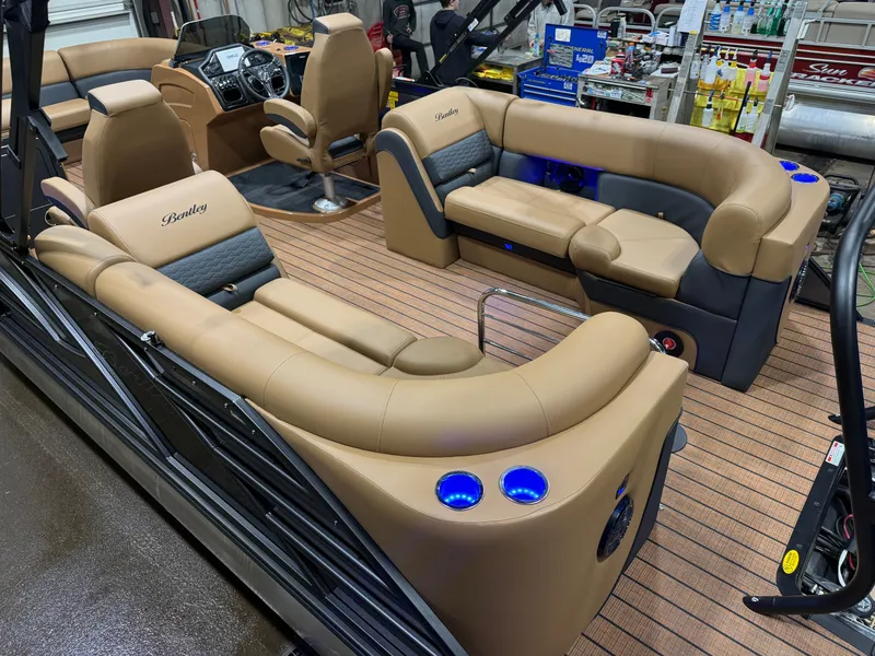 Slide: The Image of Bentley Pontoons Elite 223 Admiral Quad Lounge Tritoon 2026 - 4