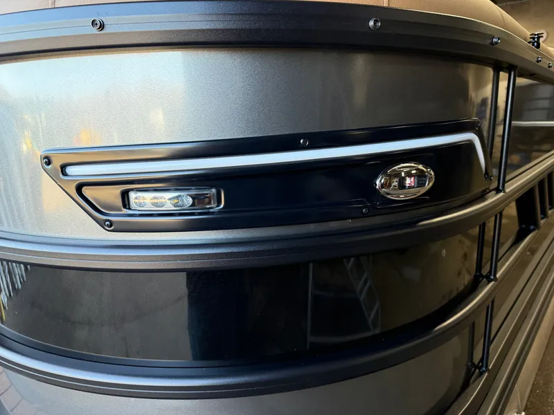 Slide: The Image of Bentley Pontoons Elite 223 Admiral Quad Lounge Tritoon 2026 - 41