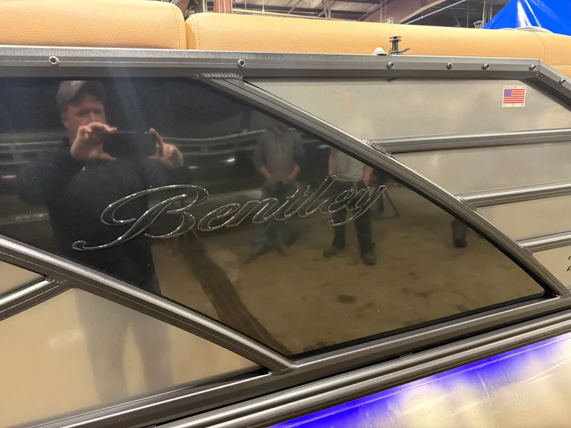 Slide: The Image of Bentley Pontoons Elite 223 Admiral Quad Lounge Tritoon 2026 - 43