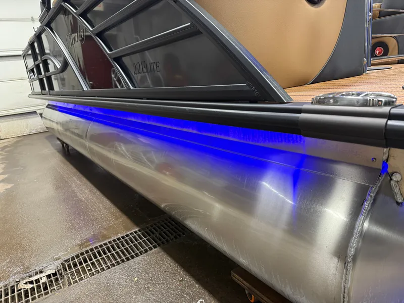 Slide: The Image of Bentley Pontoons Elite 223 Admiral Quad Lounge Tritoon 2026 - 45