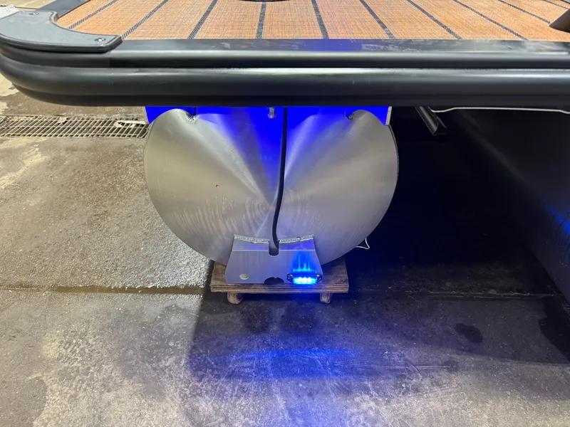 Slide: The Image of Bentley Pontoons Elite 223 Admiral Quad Lounge Tritoon 2026 - 46