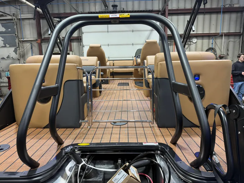Slide: The Image of Bentley Pontoons Elite 223 Admiral Quad Lounge Tritoon 2026 - 49