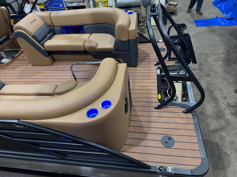 Slide: The Image of Bentley Pontoons Elite 223 Admiral Quad Lounge Tritoon 2026 - 5