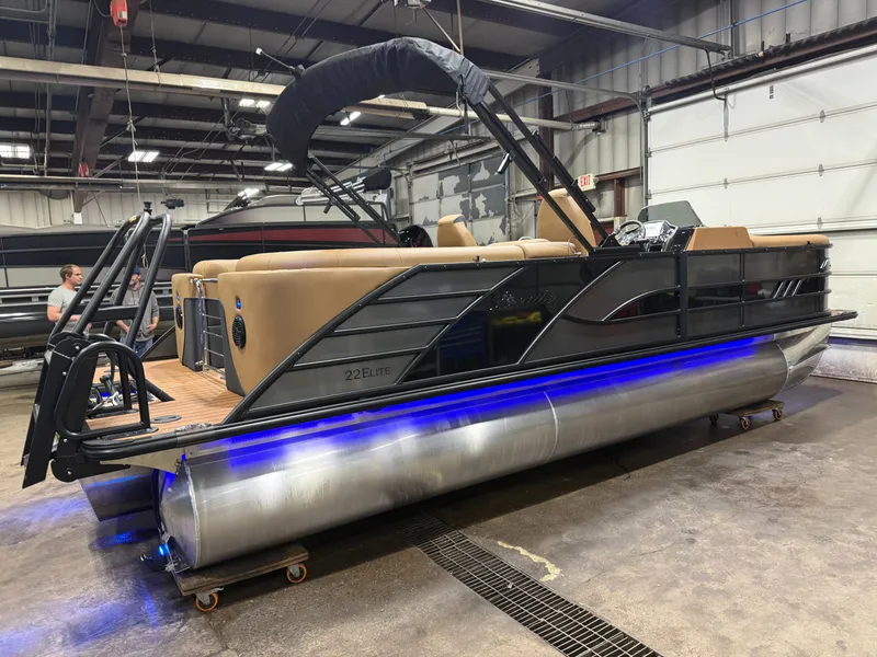 Slide: The Image of Bentley Pontoons Elite 223 Admiral Quad Lounge Tritoon 2026 - 52