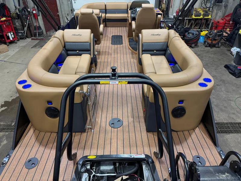 Slide: The Image of Bentley Pontoons Elite 223 Admiral Quad Lounge Tritoon 2026 - 6