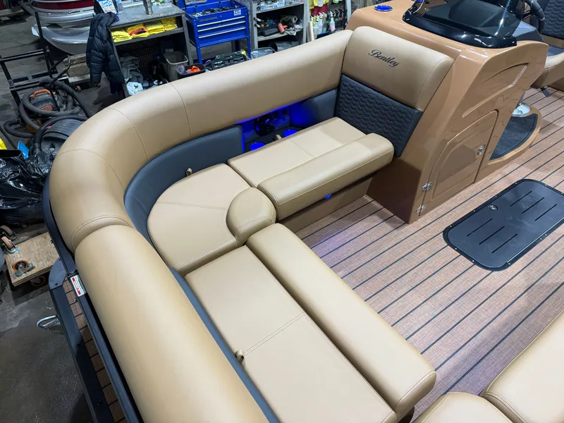 Slide: The Image of Bentley Pontoons Elite 223 Admiral Quad Lounge Tritoon 2026 - 8