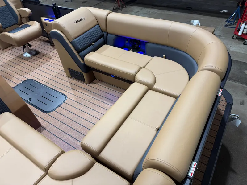 Slide: The Image of Bentley Pontoons Elite 223 Admiral Quad Lounge Tritoon 2026 - 9