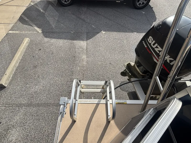 Slide: The Image of Sylvan 8522 Mirage Cruise w/Suzuki 115HP Engine and Trailer 2012 - 17