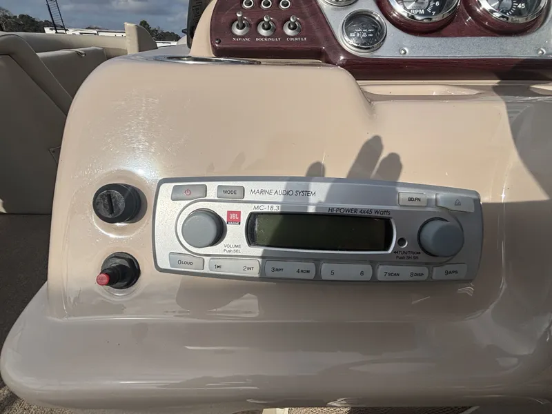 Slide: The Image of Sylvan 8522 Mirage Cruise w/Suzuki 115HP Engine and Trailer 2012 - 19